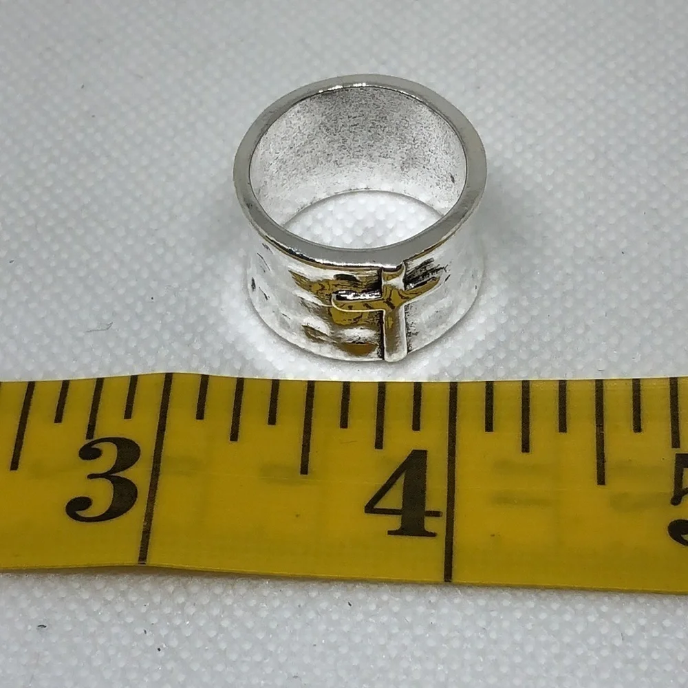 3/$25 Unisex Cross Ring Size 8 Silver Tone